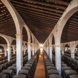 Vista de visita guiada en bodegas Lustau en Jerez de la Frontera en la provincia de Cadiz