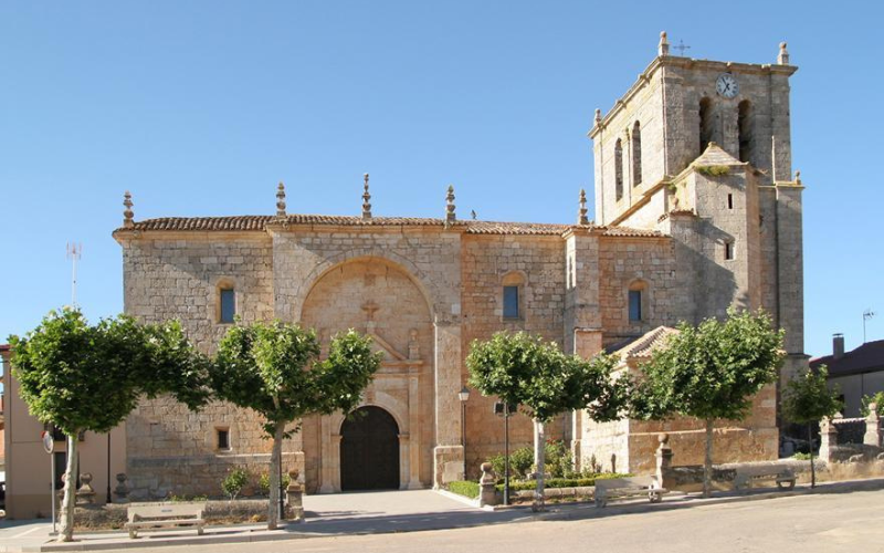 Fachada de la iglesia de la Asunción en Pedrosa de Duero