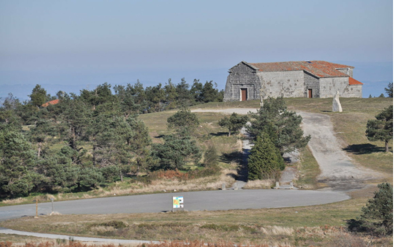 Ermita en el Monte de Faro en la Ribeira Sacra