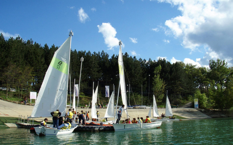 Jornada juegos deportivos embalse de Alloz en agosto 2026,