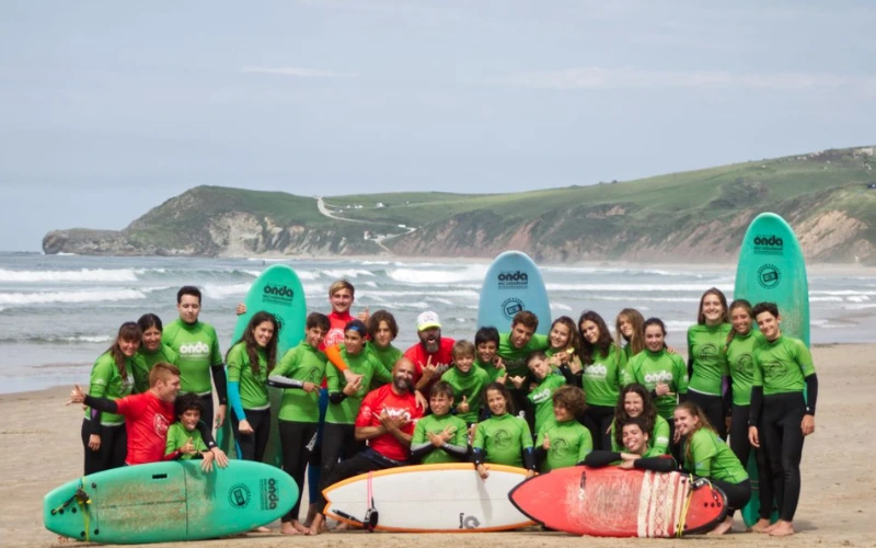 Grupo escuela de surf Buena Onda