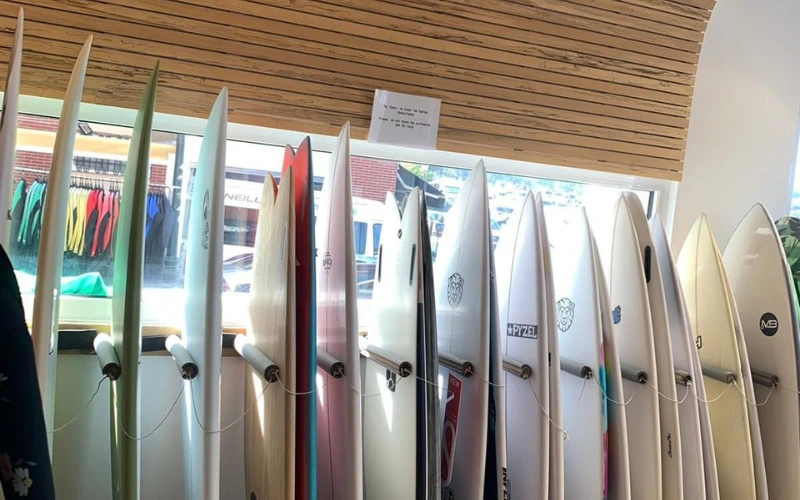 Tienda de Buena Onda Surf en San Vicente de la Barquera