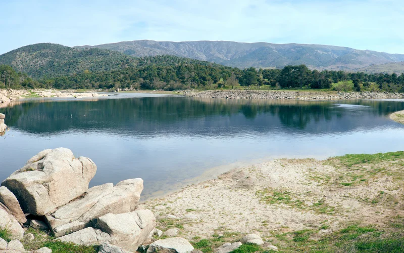 Parte del Embalse del Burguillo