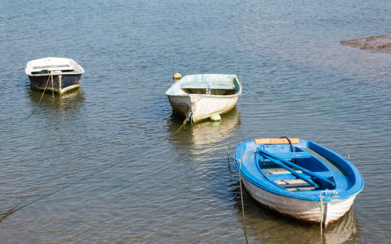 Barcos pequeños en San Vicente de la Barquera