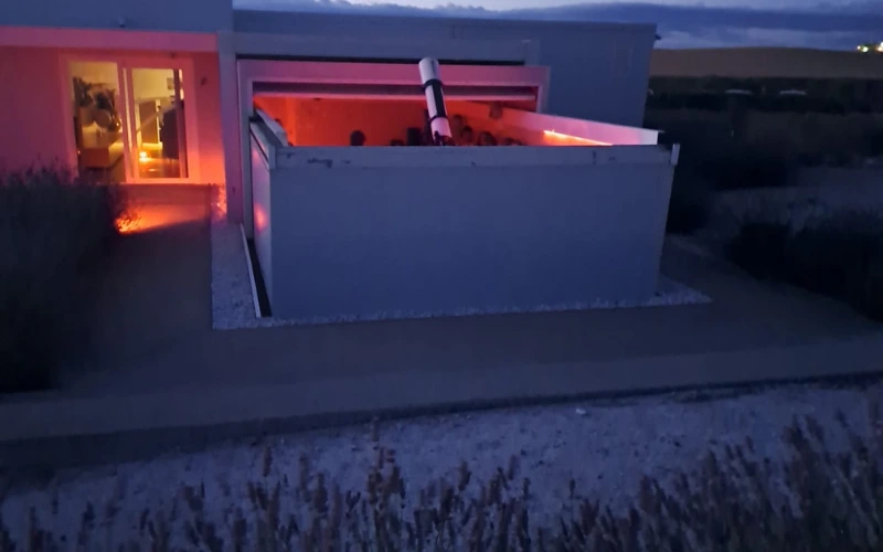 Telescopio en el centro astronómico de Tiedra