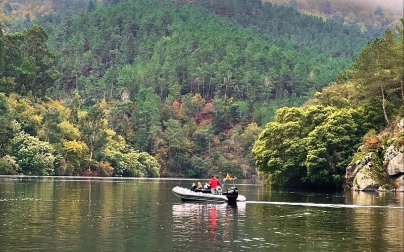 Vista de la embarcación por el Río Miño