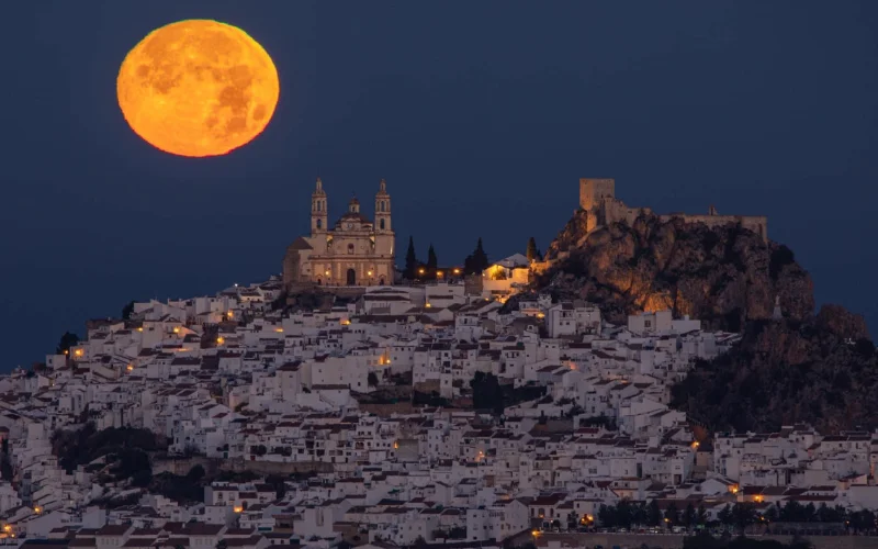 Foto nocturna de Olvera