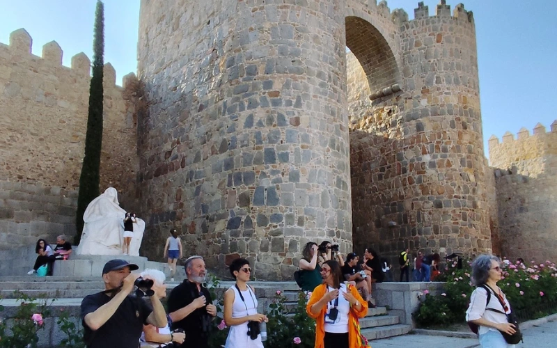 Turistas en el Festival de los Concejos en Avila