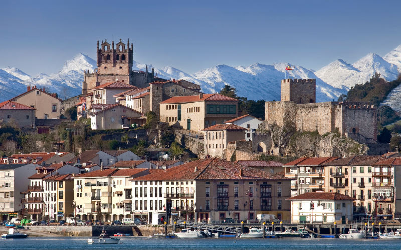 Imagen de día de San Vicente de la Barquera