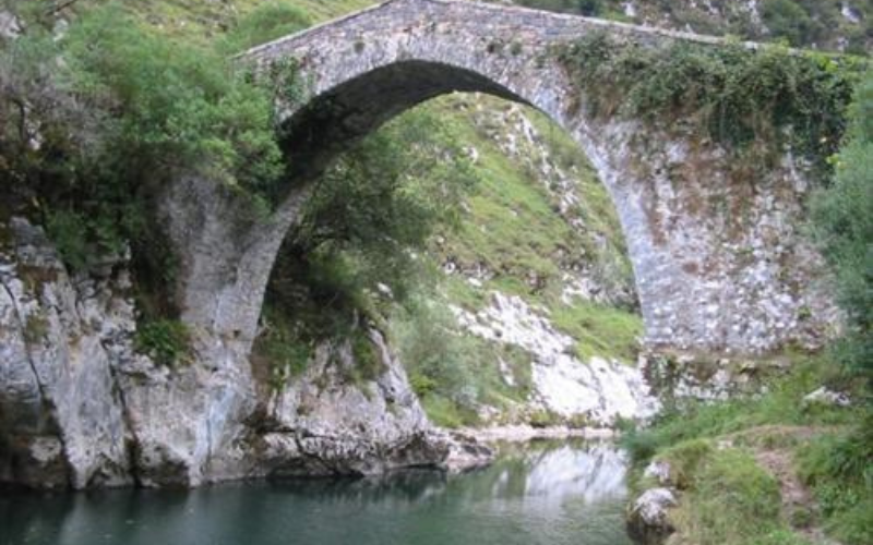 Vista cerca del Río Cares del Puente La Vidre