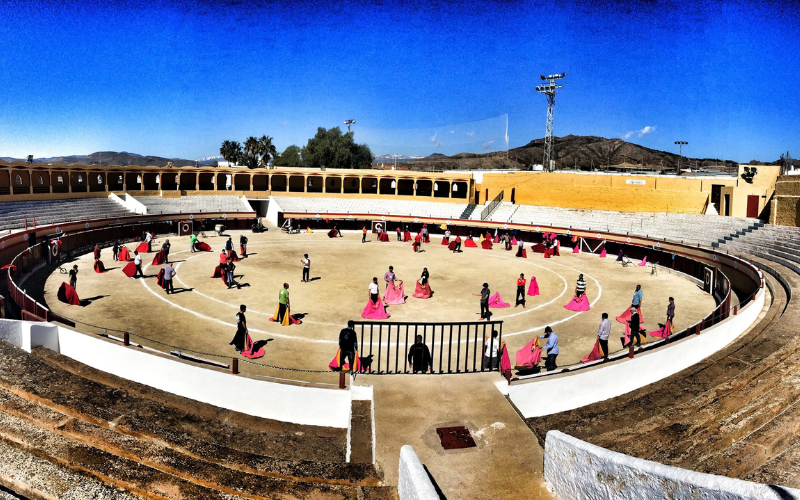 Aficionados a los Toros en una plaza de Toros