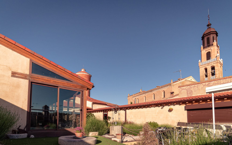 Patio del hotel el Jaraiz de Don Marciano