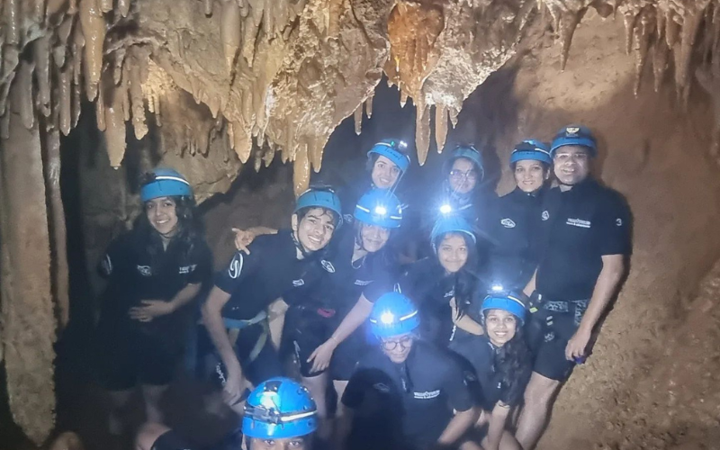 Alumnos de espeleología en Marbella